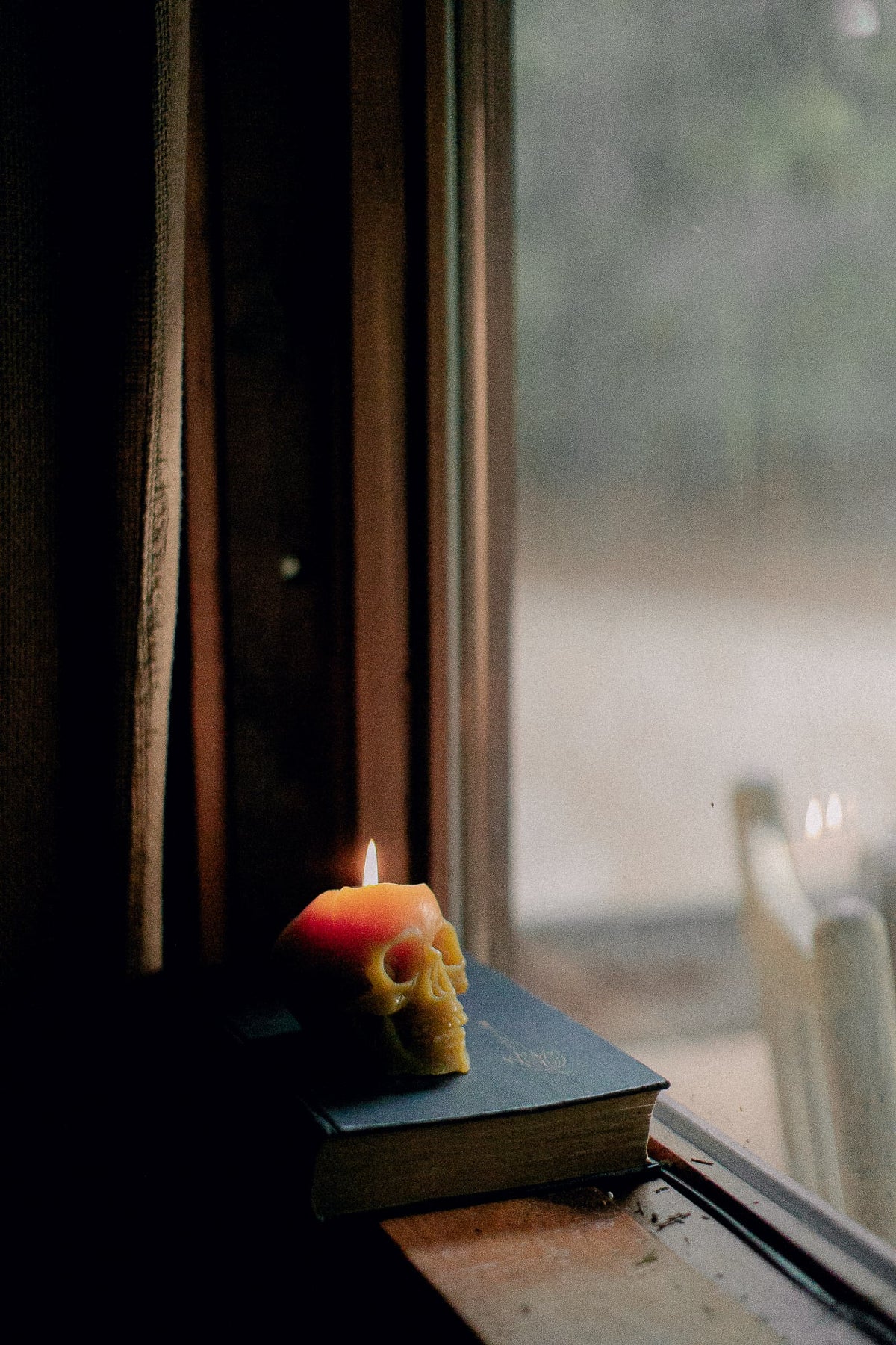 Memento Mori • Pure Beeswax Candle